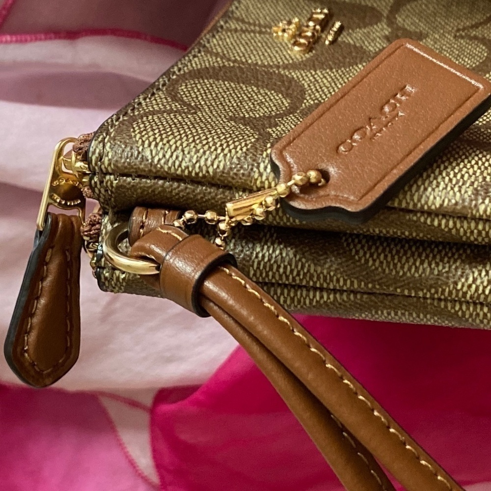 Beautiful Coach Double Zip Wristlet NWT - Picture 5 of 12